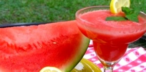 SANGRIA CU PEPENE: INGREDIENTE ȘI MOD DE PREPARARE