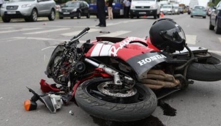 ACUM: MOTOCICLIST RĂNIT GRAV ÎNTR-UN ACCIDENT