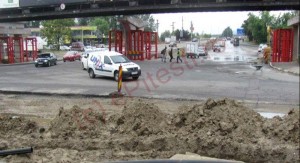 ATENȚIE, ȘOFERI! ÎNTÂRZIERI LA LUCRĂRILE DE LA PODUL VIILOR