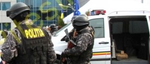 3 ARGEȘENI, REȚINUȚI DE POLIȚIE PENTRU TÂLHĂRIE
