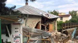 AZI O CASĂ DIN PITEȘTI S-A PRĂBUȘIT (VIDEO ȘI GALERIE FOTO)