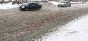 DRUM BLOCAT LA DÂMBOVICIOARA DIN CAUZA ZĂPEZII