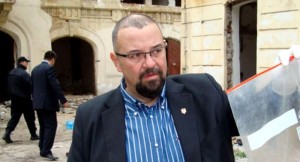 A DEMISIONAT ȘI PIEDONE!