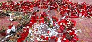ȘI ACUM SE APRIND CANDELE PENTRU VICTIMELE DIN COLECTIV