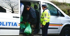 POLIȚIȘTII ARGEȘENI AU ADUS CADOURI PENTRU COPII