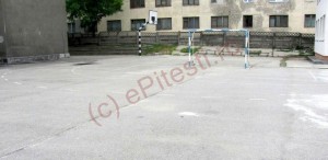 UN TEREN DE SPORT PENTRU ELEVI VA FI ACOPERIT