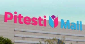 UN MAGAZIN DIN PITEȘTI MALL VINDEA HAINE DE FIRMĂ CONTRAFĂCUTE