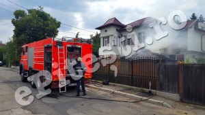 INCENDIU VIOLENT ÎNTR-O COMUNĂ ARGEŞEANĂ