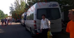 STAȚIE DE MAXI-TAXI, MUTATĂ. OAMENII PROTESTEAZĂ