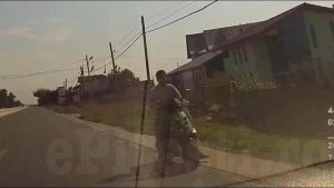 (VIDEO) ARGEȘ: CU SCUTERUL PE CONTRASENS