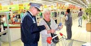 (GALERIE FOTO) ARGEȘ: POLIȚIȘTI ÎN HIPERMARKET