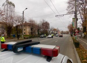(VIDEO) INCONȘTIENȚI ÎN TRAFIC. POLIȚIA ACȚIONEAZĂ