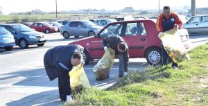 (GALERIE FOTO) CURĂŢENIE GENERALĂ ÎN MIOVENI
