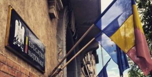 MINISTRUL EDUCAȚIEI ANUNȚĂ: ALT MANUAL PENTRU ELEVI