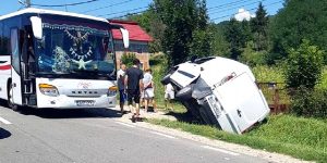 ACCIDENT. MAȘINĂ RĂSTURNATĂ