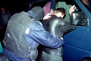 SCANDAL! BĂTAIE CU BÂTE ȘI TOPOARE