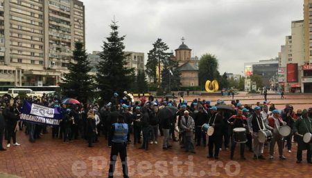 (VIDEO) ACUM: PROTEST ZGOMOTOS ÎN PIAȚA ”MILEA”