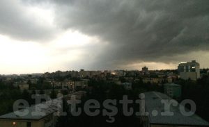 UN CICLON AJUNGE ÎN ROMÂNIA. CE ANUNȚĂ METEOROLOGII