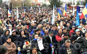MARE FIERBERE LA DACIA! ANGAJAȚII PROTESTEAZĂ
