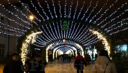Pitești: Când se vor aprinde luminițele de Crăciun în Piața Primăriei