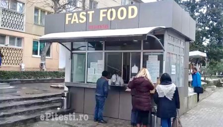 (VIDEO) TREABĂ NETERMINATĂ PE GRIVIȚEI. CHIOȘC FAST FOOD, NECLINTIT