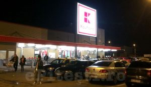 ACUM: INCIDENT LA KAUFLAND GĂVANA