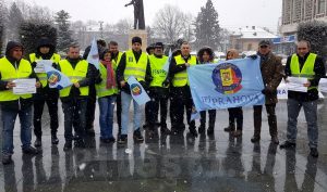 (VIDEO) ACUM: „SUNTEM UMILIȚI!” POLIȚIȘTII, PROTEST ÎN PITEȘTI