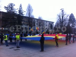 DRAPEL URIAŞ ÎN PITEŞTI