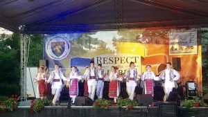 BÂRLA: DANSATORII ÎNCING SCENA