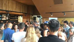 (VIDEO) ARHIPLIN LA STARBUCKS PITEȘTI, ÎN PRIMA ZI. VIP LA COADĂ