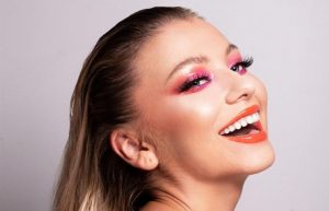 (VIDEO) CURS DE MAKE-UP BASIC DELUXE. LOCURI LIMITATE