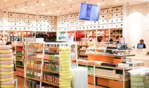 S-A DESCHIS UN NOU MAGAZIN LOW-COST