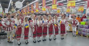 DANSATORII DIN BÂRLA, SHOW ÎN AUCHAN BRADU