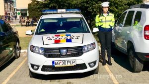 POLIȚISTĂ DE LA LOCALĂ PĂZEȘTE O PARCARE