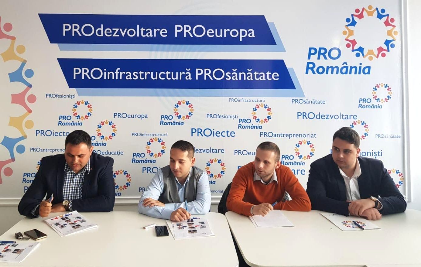 PRO ROMÂNIA ARGEȘ ȘIA PREZENTAT ECHIPA DE TINERET epitesti