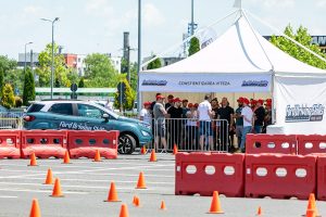 360 DE PITEȘTENI CONDUC MAI SIGUR DATORITĂ CURSURILOR GRATUITE DE CONDUCERE PREVENTIVĂ FORD DRIVING SKILLS FOR LIFE