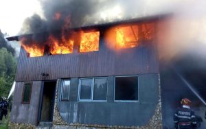 (VIDEO) UPDATE: CASĂ ÎN FLĂCĂRI