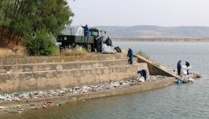 ARGEȘUL MURDAR. LACUL GOLEȘTI, SUFOCAT DE GUNOAIE