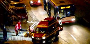 Pitești. Puști de 17 ani, rupt de beat, părea mort pe stradă! Apeluri disperate la 112!