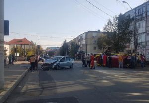(VIDEO) UPDATE: IMPACT CU AMBULANȚĂ SMURD. PARAMEDICI RĂNIȚI