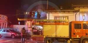 (VIDEO EXCLUSIV) UPDATE: INCENDIU LA GARDEN PUB. OAMENI EVACUAȚI