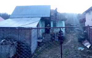 (VIDEO/UPDATE) INCENDIU ÎN MERIȘANI. UN BĂIAT DE 16 ANI S-A INTOXICAT CU FUM