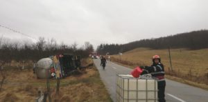 (UPDATE/VIDEO) CISTERNĂ RĂSTURNATĂ/DRUMUL A FOST DEBLOCAT