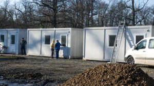 PITEȘTI: CONTAINERE DE 135 DE MII DE LEI DESTINATE CAZĂRII PERSOANELOR INTRATE ÎN CARANTINĂ