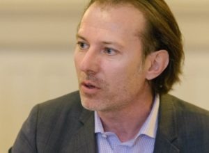 CÎȚU, DESFIINȚAT PE FACEBOOK: „MĂ AȘTEPTAM SĂ ANUNȚAȚI CĂ SUNTEȚI SUSPECT DE CORONAVIRUS, ASTA AR FI FOST SINGURA EXPLICAȚIE DECENTĂ”