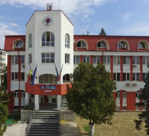 BĂTAIE DE JOC LA CURTEA DE ARGEȘ: FEMEIE PLIMBATĂ 11 ANI PE DRUMURI PENTRU UN DREPT CONSFINȚIT DE INSTANȚĂ