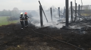 (VIDEO) UPDATE/INCENDIU: CE S-A ALES DE O CABANĂ DE LÂNGĂ PITEȘTI