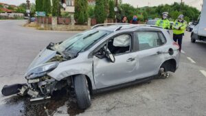 VIDEO/UPDATE: UN ȘOFER BĂUT ȘI-A FĂCUT PRAF MAȘINA