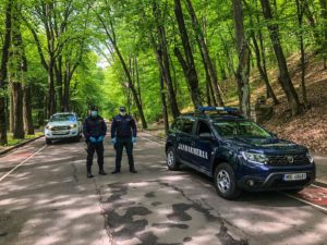 (FOTO) PARCURILE ȘI OBIECTIVELE TURISTICE DIN ARGEȘ, ÎMPÂNZITE DE JANDARMI