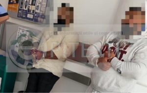VIDEO/UPDATE – OPRIȚI ÎN TRAFIC ÎN GĂVANA ȘI ÎNCĂTUȘAȚI